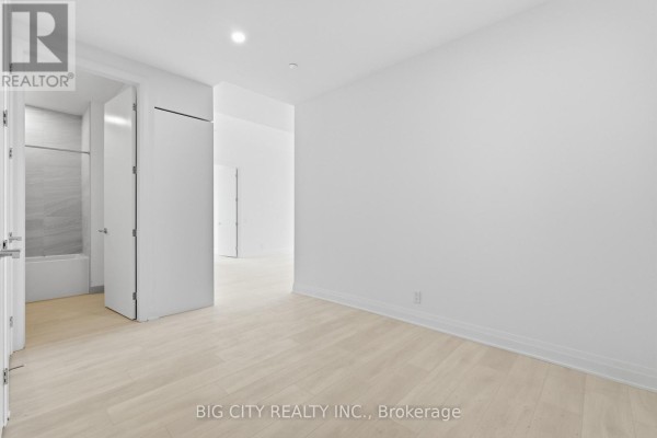 Primary Bedroom - 213 - 25 Frederick Todd Way, Toronto, ON M4G0C9 Photo 3