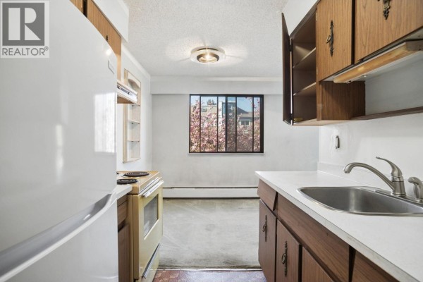 213 1950 W 8th Avenue, Vancouver, BC V6J1W3 Photo 5