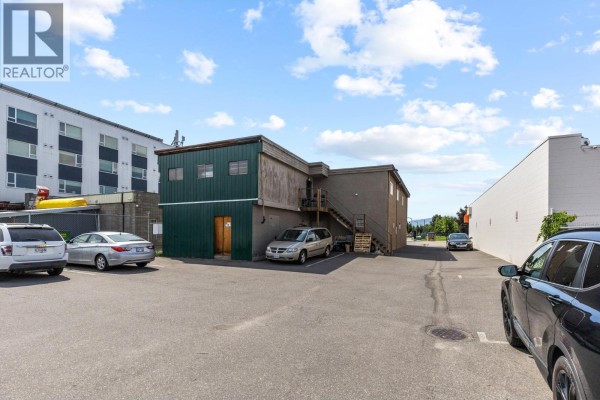 213-219 Rutland Road N, Kelowna, BC V1X3B1 Photo 5