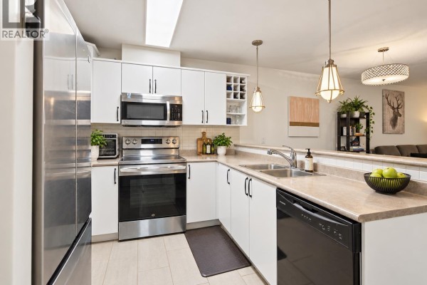 213 3142 St Johns Street, Port Moody, BC V3H5E5 Photo 5