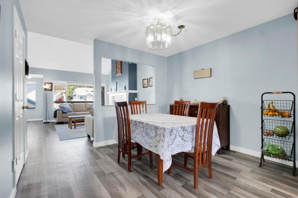 213 7837 120a St Street, Surrey, BC V3W0W9 Photo 3