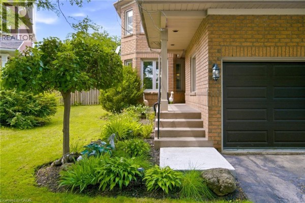 213 Fellowes Crescent, Waterdown, ON, photo 2