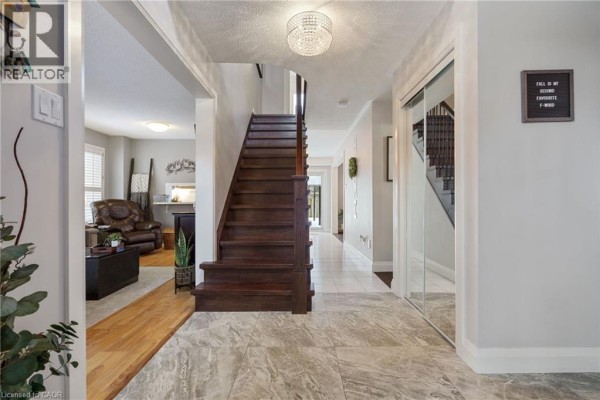 213 Fellowes Crescent, Waterdown, ON, photo 3