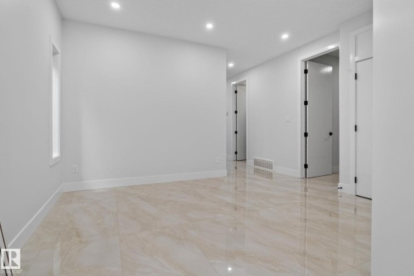 213 Fraser Wy Nw, Edmonton, AB, photo 3