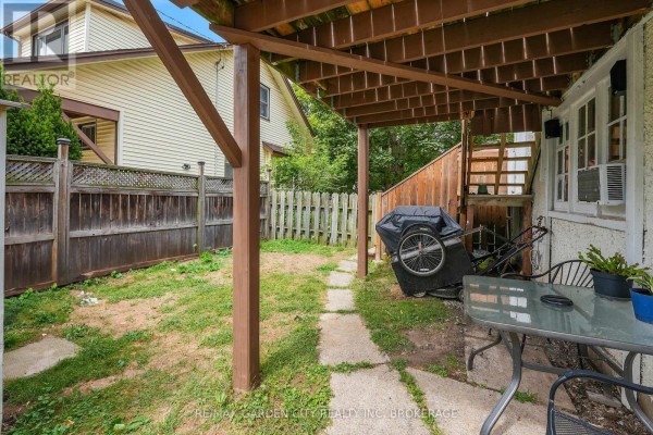 213 Geneva Street, St  Catharines, ON L2R4P9 Photo 4