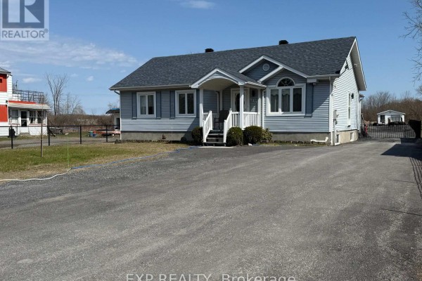 Kitchen - 213 Longueuil Street, Champlain, ON K0B1K0 Photo 2