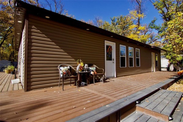213 Saskatoon Drive, Oak Lake Beach, MB R0M1P0 Photo 3