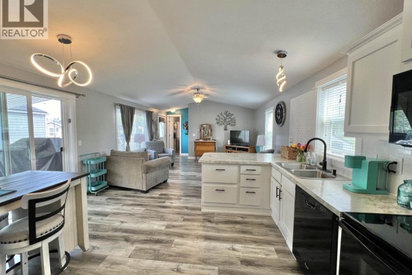 Dining room - 2130 Golden Pond Road, Quesnel, BC V2J7A2 Photo 4