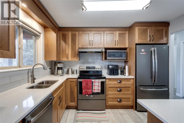 Kitchen - 2130 Vasile Road Unit# 302, Kelowna, BC V1Y6H5 Photo 4