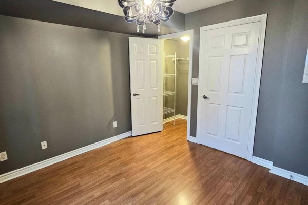 2131 - 3888 Duke Of York Boulevard, Mississauga, ON L5B4P5 Photo 5