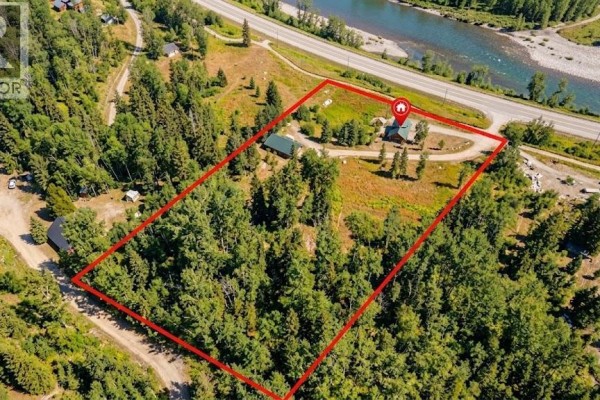 Living room - 2131 Highway 3 Highway, Fernie, BC V0B1M5 Photo 3
