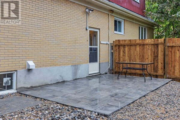 2131 Neepawa Avenue, Ottawa, ON K2A3L8 Photo 2