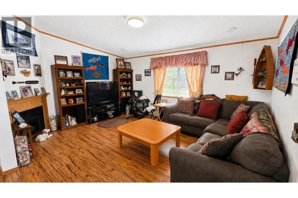 Foyer - 2131 Winter Avenue, Houston, BC V0J1Z2 Photo 4