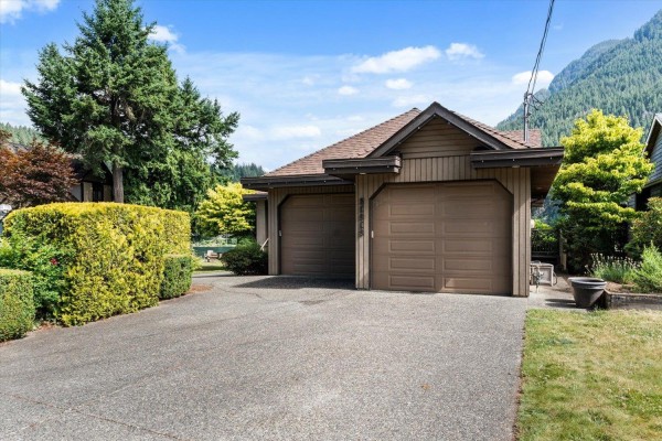 21313 Lakeview Crescent, Kawkawa Lake, Hope, BC, photo 3