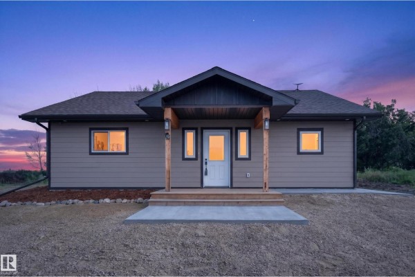 21318 Twp 464, Rural Camrose County, AB, photo 2