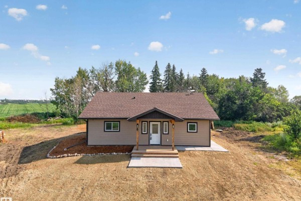21318 Twp 464, Rural Camrose County, AB, photo 3