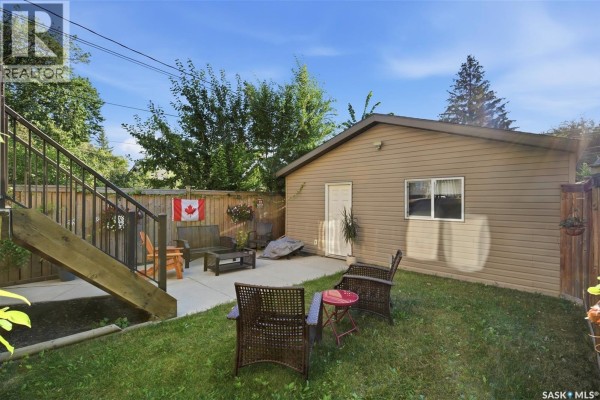 Kitchen - 2136 B Lorne Avenue, Saskatoon, SK S7J0R5 Photo 3