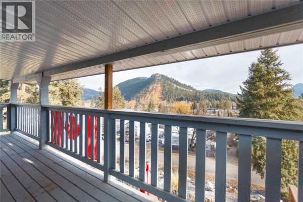 2138 Catt Avenue, Lumby, BC, photo 2