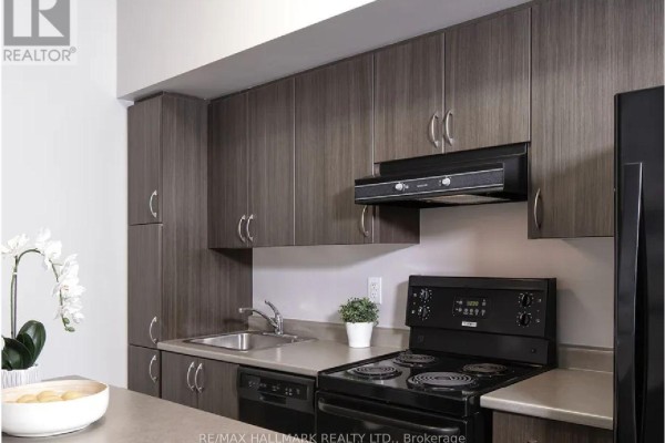Primary Bedroom - 214 - 570 Bay Street, Toronto, ON M5G0B2 Photo 4