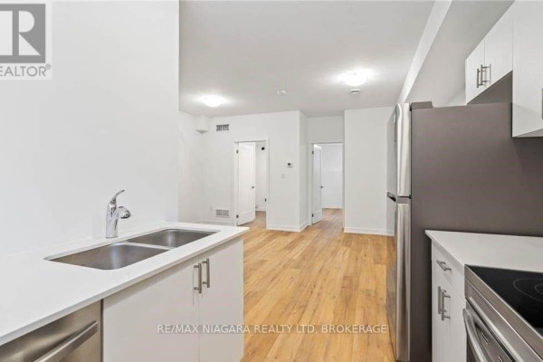214 - 781 Clare Avenue, Welland, ON L3C0K1 Photo 3
