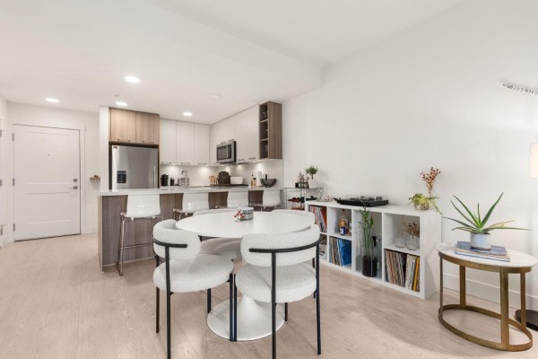 214 14022 North Bluff Road, White Rock, BC V4B3C3 Photo 4