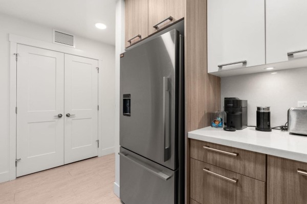 214 14022 North Bluff Road, White Rock, BC V4B3C3 Photo 5