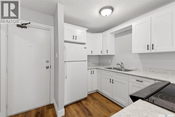 Living room - 214 2315 Mcintyre Street, Regina, SK S4P3Y8 Photo 2