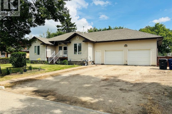 Living room - 214 3rd Street Ne, Watson, SK S0K4V0 Photo 2