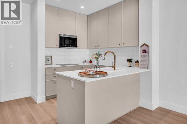 214 708 Edgar Avenue, Coquitlam, BC V3K0H3 Photo 4