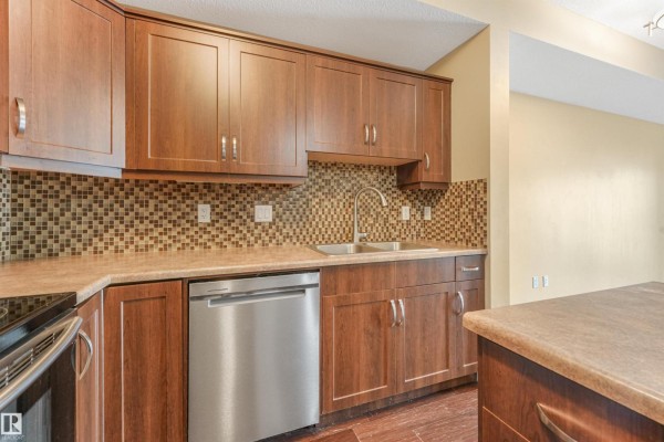 Kitchen - #214 8730 82 Av Nw, Edmonton, AB T6C0Z1 Photo 3
