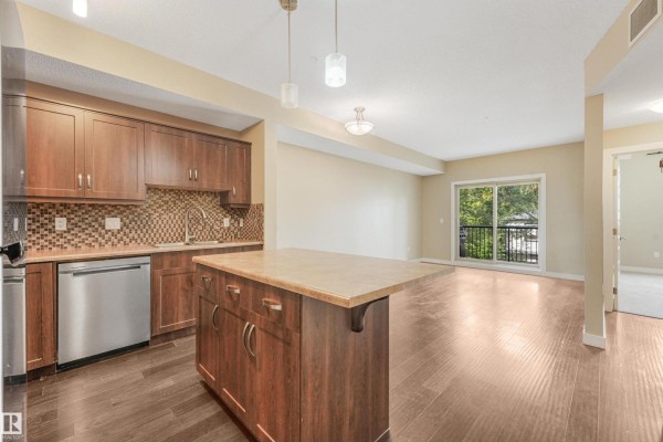 Den - #214 8730 82 Av Nw, Edmonton, AB T6C0Z1 Photo 4