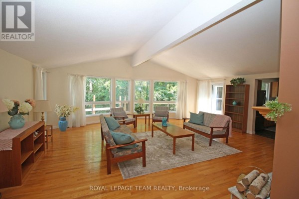 Living room - 214 Arcand Road, North Grenville, ON K0G1J0 Photo 5