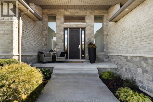 2pc Bathroom - 214 Bernath Street, Kingsville, ON N9Y0E6 Photo 3