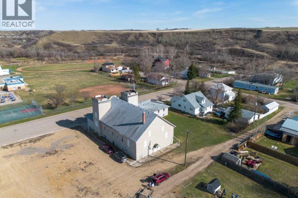 214 Bruce Avenue, Carbon, AB T0M0L0 Photo 4