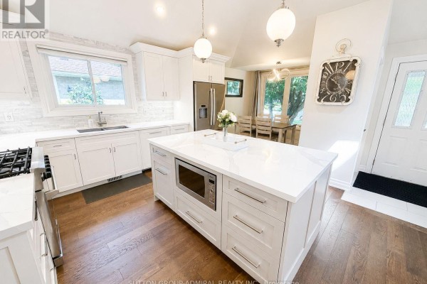 Mud room - 214 Centre Street N, New Tecumseth, ON L0G1A0 Photo 4
