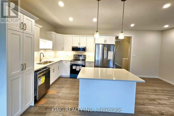 214 Renaissance Drive, St  Thomas, ON, photo 2
