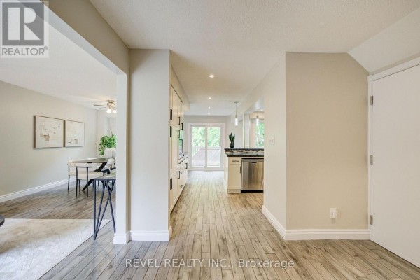 Kitchen - 2141 Theoden Court, Pickering, ON L1X1Z9 Photo 4