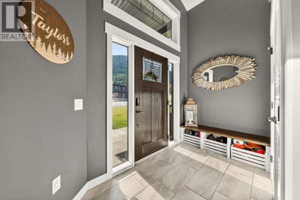 Full bathroom - 2141 Whiskey Jack Drive, Sparwood, BC V0B2G2 Photo 2