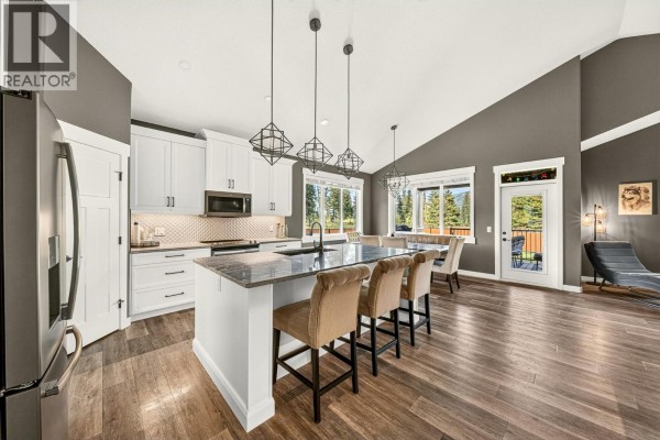 Recreation room - 2141 Whiskey Jack Drive, Sparwood, BC V0B2G2 Photo 3