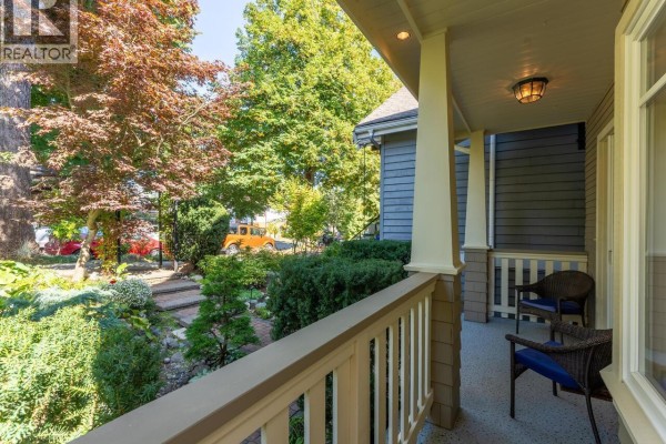 2144 E 4th Avenue, Vancouver, BC V5N1K6 Photo 3