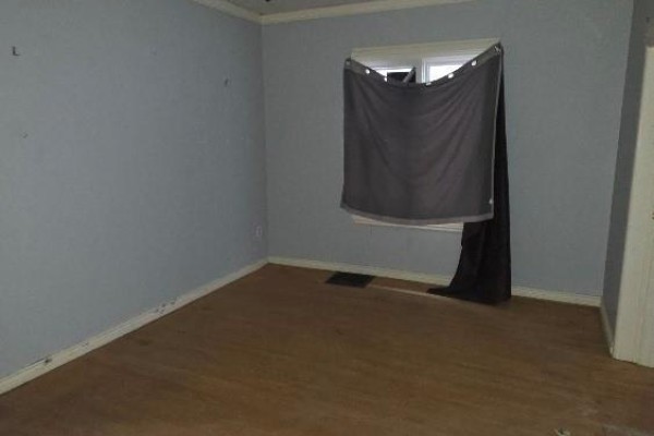2pc Bathroom - 2144 Osler Street, Regina, SK S4P1W6 Photo 4