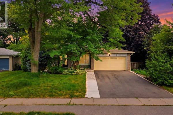 2144 Rebecca Street, Oakville, ON, photo 2