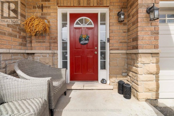 2145 Redstone Crescent, Oakville, ON, photo 2