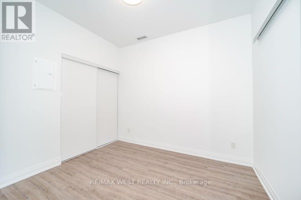 Primary Bedroom - 215 - 286 Main Street, Toronto, ON M4C4X5 Photo 4