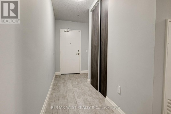 Bedroom - 215 - 318 Spruce Street, Waterloo, ON N2L0E9 Photo 4