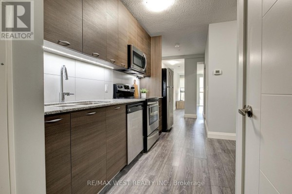 Den - 215 - 318 Spruce Street, Waterloo, ON N2L0E9 Photo 5
