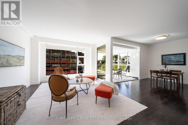 Kitchen - 215 - 77 Avenue Road, Toronto, ON M5R3R8 Photo 4