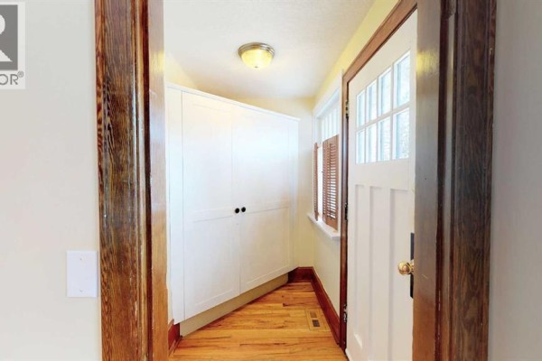 215 10 Avenue Ne, Calgary, AB, photo 2