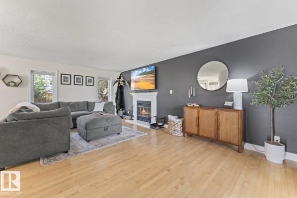 Kitchen - 215 18 St, Cold Lake, AB T9M1B6 Photo 3