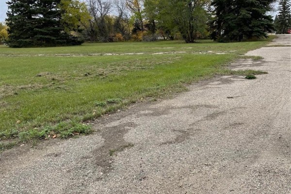 215 221 York Road W, Yorkton, SK, photo 2